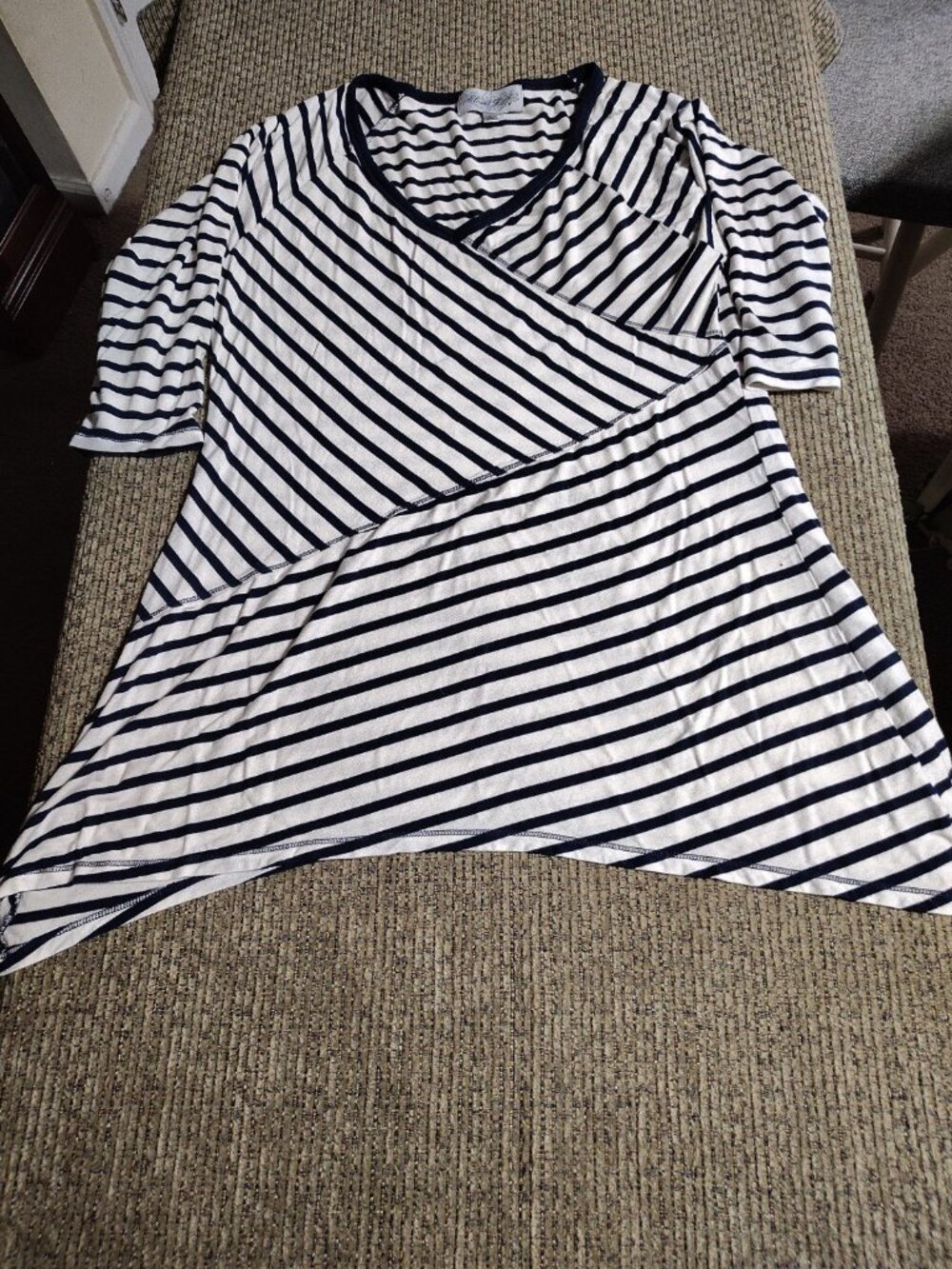 Closet Full Womens 3/4 Sleeve Blue/white Striped V Neck Tunic Size S